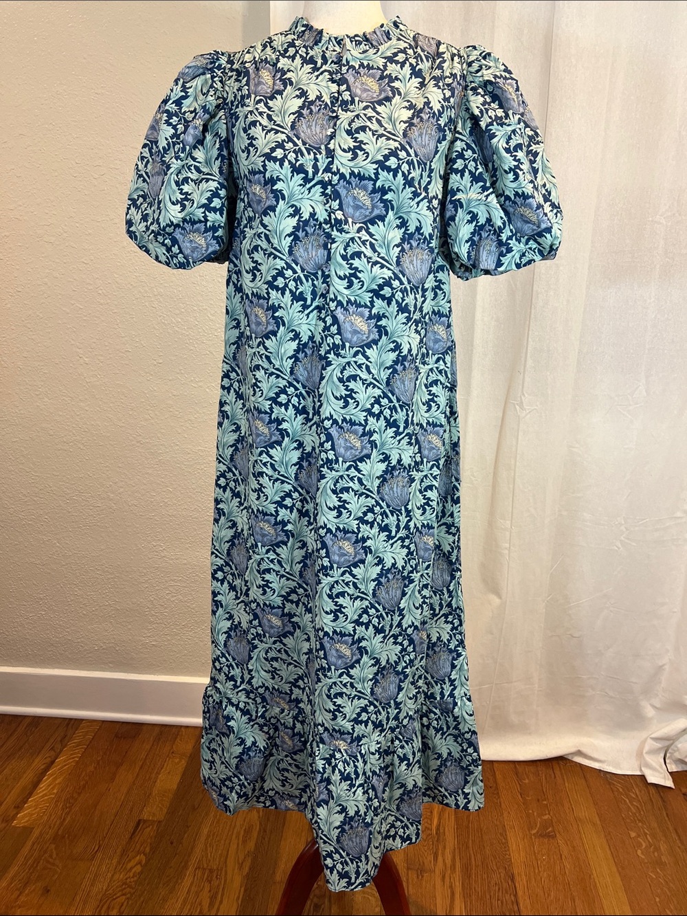 Hyacinth House Multi Blue Leafy Floral Mimi Midi Dress. Size S. NWOT